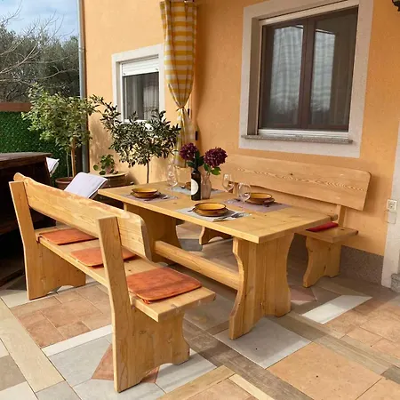 Orangine Apartment *