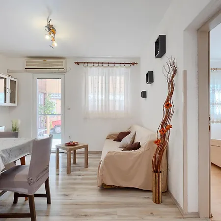 Orangine Apartment *