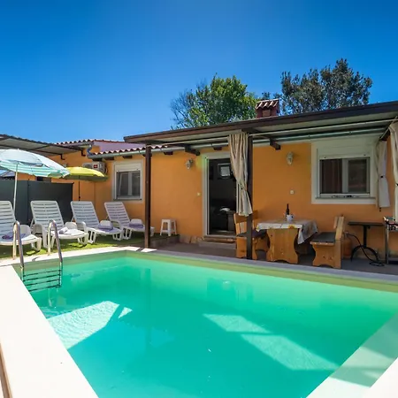 Orangine Apartment